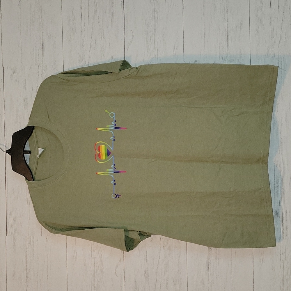 NIP | Pride / Ally Heart / Heart Rhythm Shirt | XL